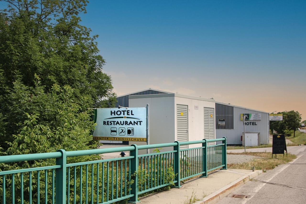 Hotel Khail Maria Lanzendorf Bagian luar foto