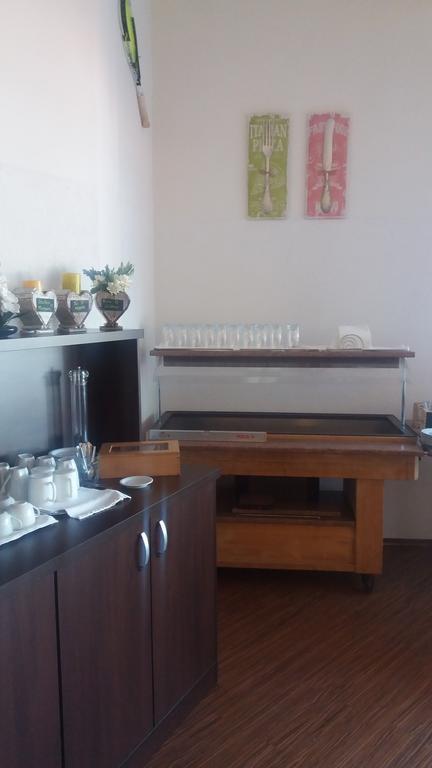 Hotel Khail Maria Lanzendorf Bagian luar foto